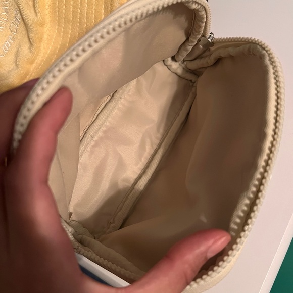 Summer Fridays Bucket hat & Makeup Bag - Picture 6 of 8